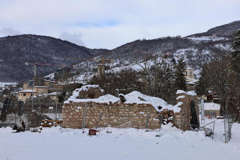 Intensa nevicata sull'Appennino, freddo intenso a Norcia