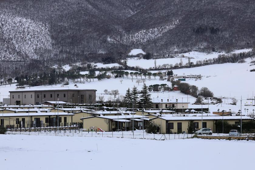 Intensa nevicata sull'Appennino, freddo intenso a Norcia