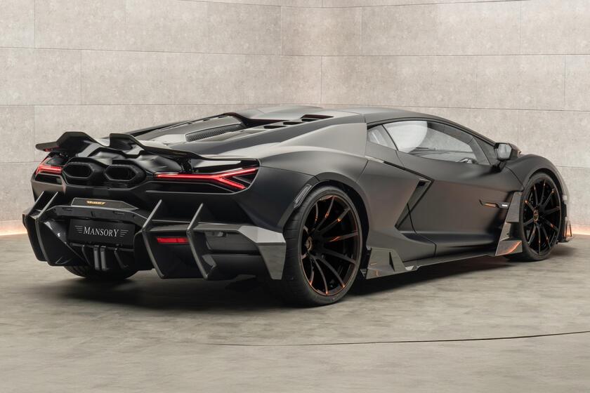 Lamborghini Revuelto sale a 1070 CV con la cura Mansory