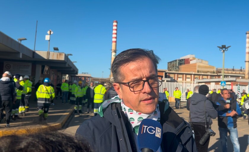 Sit-in operai Portovesme nel giorno della visita dei ministri