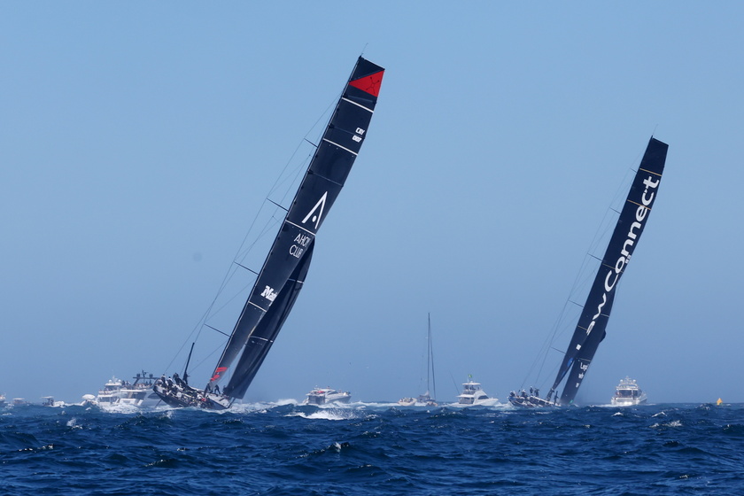 Venti forti e 2 morti, ma Sydney-Hobart prosegue