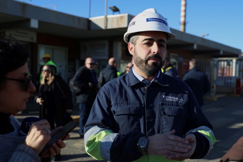 Sit-in operai Portovesme nel giorno della visita dei ministri