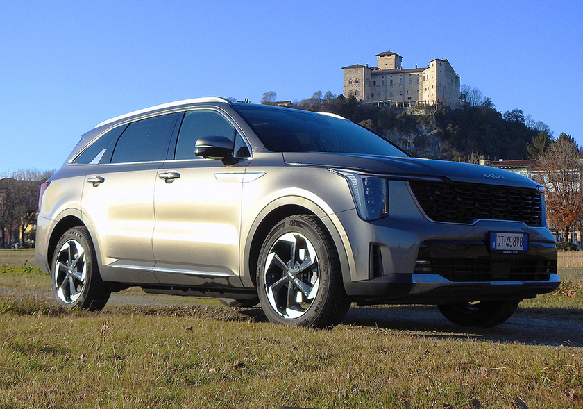 Suv Kia Sorento Full Hybrid sette posti, solo solide realtà