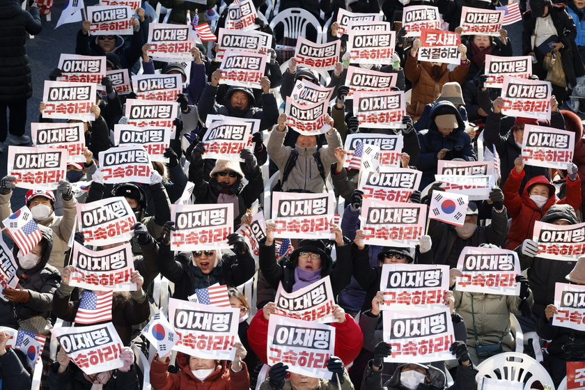 Supporters of South Korean President Yoon hold rally ahead of impeachment vote 