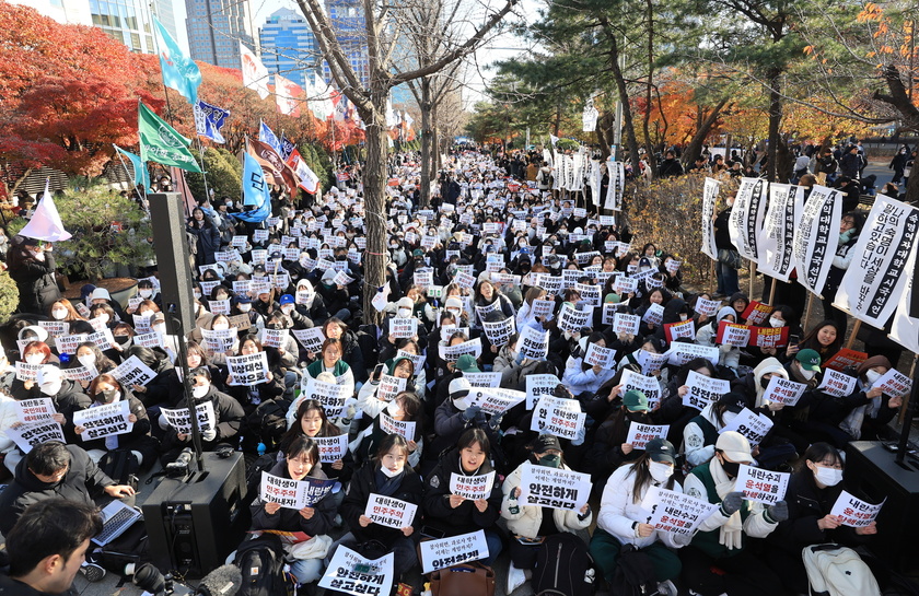 College students protest for President Yoon's resignation