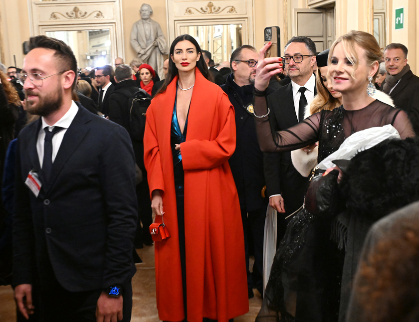 Inaugurata stagione alla Scala, Segre al centro del Palco Reale