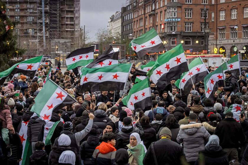 I festeggiamenti nel mondo per la caduta di Assad