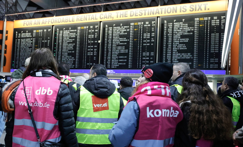 Aviation security staff strike at Frankfurt airport - RIPRODUZIONE RISERVATA