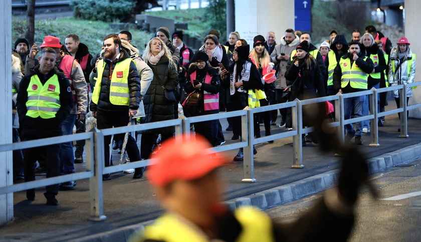 Aviation security staff strike at Frankfurt airport - RIPRODUZIONE RISERVATA