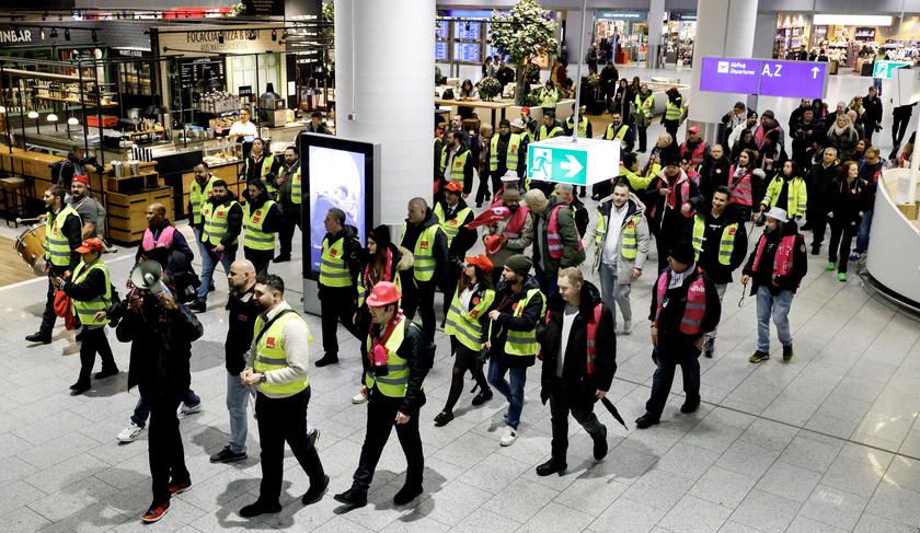 Aviation security staff strike at Frankfurt airport - RIPRODUZIONE RISERVATA