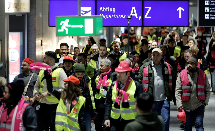 Aviation security staff strike at Frankfurt airport - RIPRODUZIONE RISERVATA