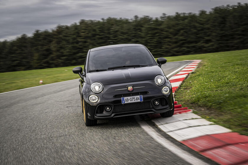 Nuova Abarth 695 75° Anniversario - RIPRODUZIONE RISERVATA