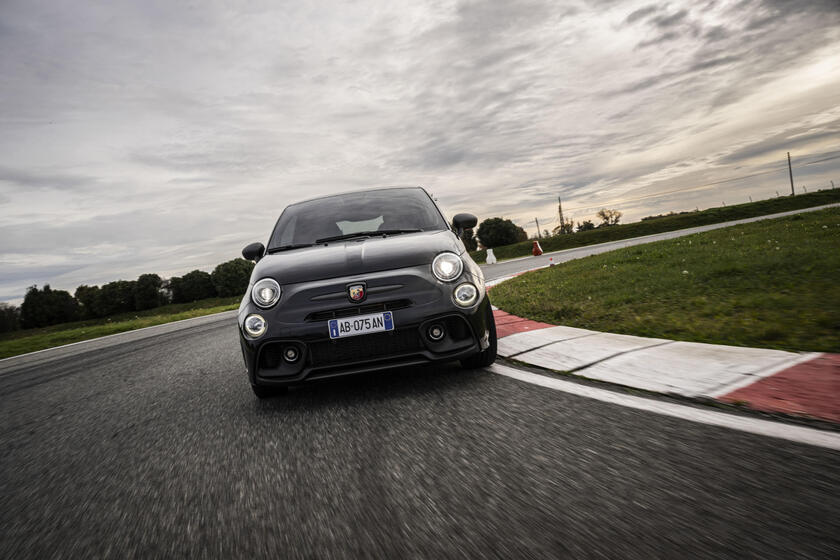 Nuova Abarth 695 75° Anniversario - RIPRODUZIONE RISERVATA