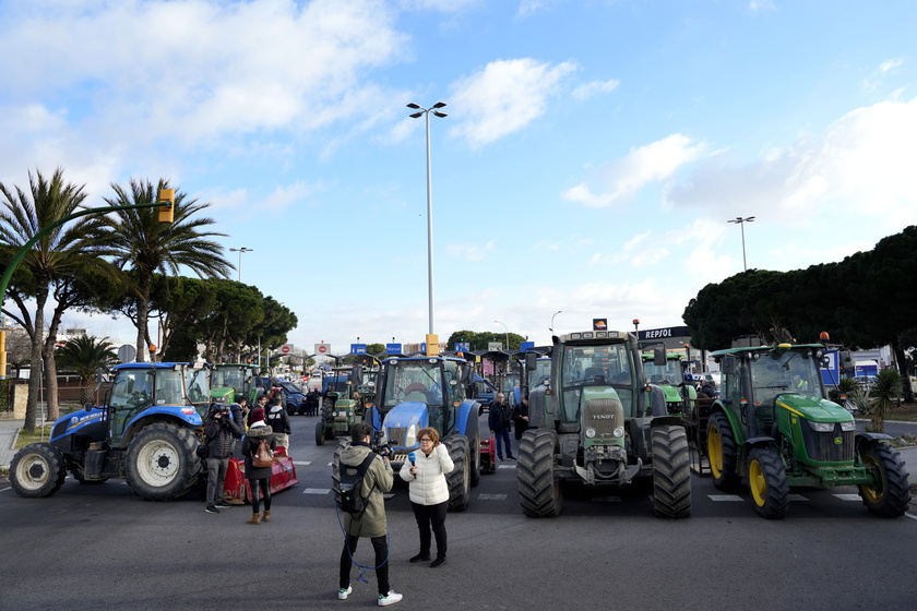 Farmers continue to protest in Spain - RIPRODUZIONE RISERVATA