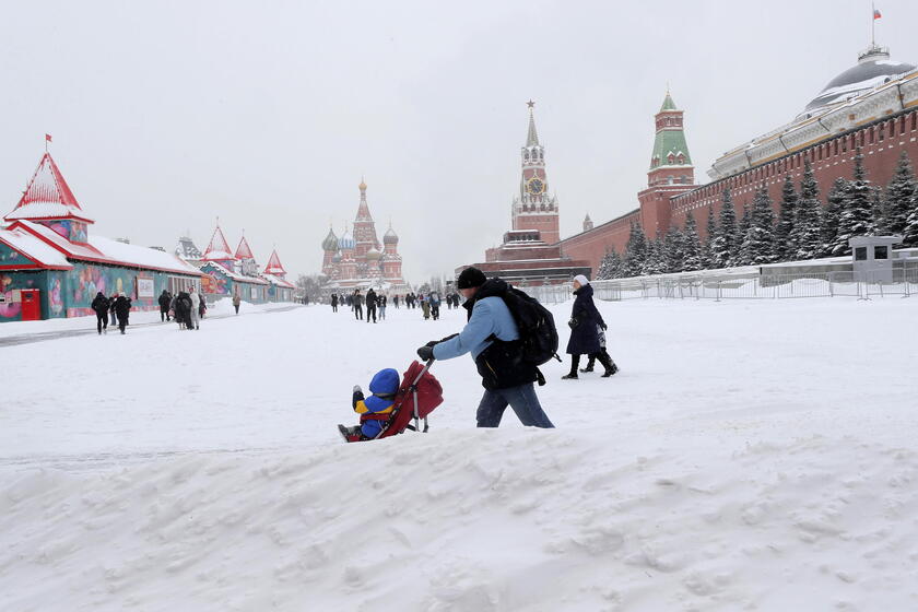 Snowy weather in Moscow © ANSA/EPA