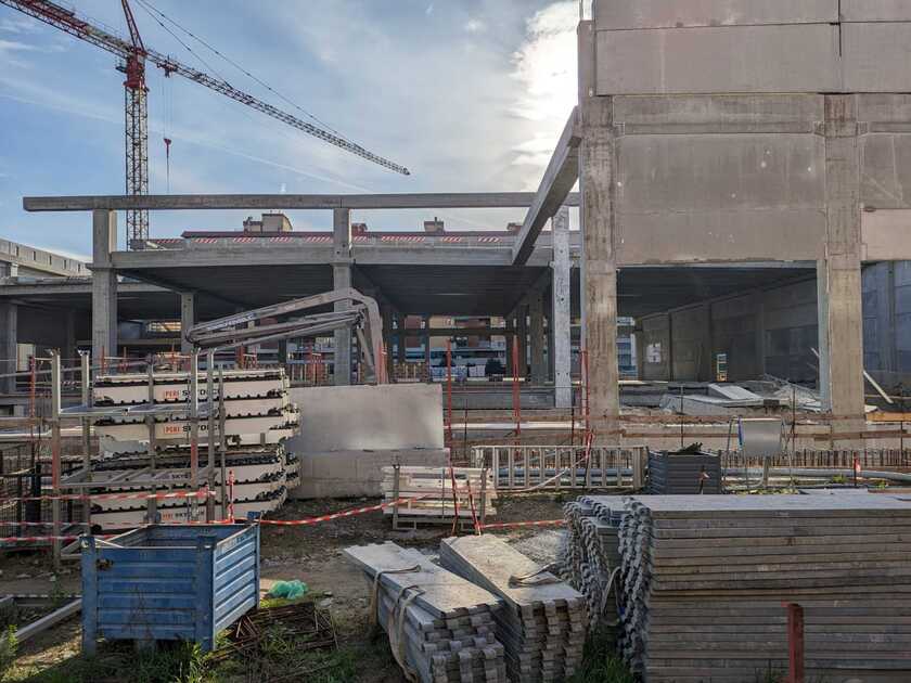 Crollo in cantiere supermercato Firenze, si cercano operai - RIPRODUZIONE RISERVATA