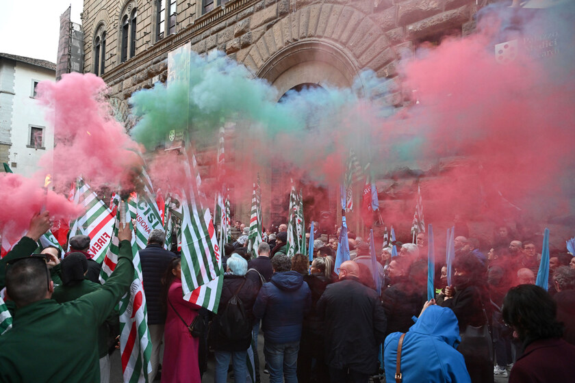 Crollo a Firenze: sindacati base, sciopero locale 19 febbraio - RIPRODUZIONE RISERVATA