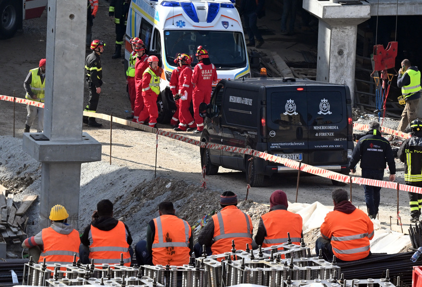 >>>ANSA/ STRAGE DI OPERAI NEL CANTIERE DEL SUPERMERCATO, TRE MORTI - RIPRODUZIONE RISERVATA