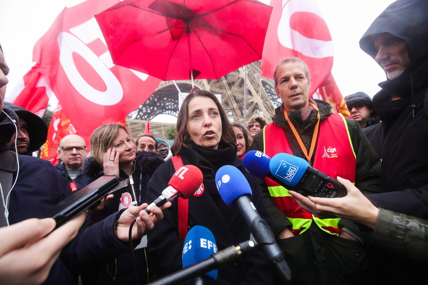 Workers strike at Paris ' Eiffel Tower - RIPRODUZIONE RISERVATA