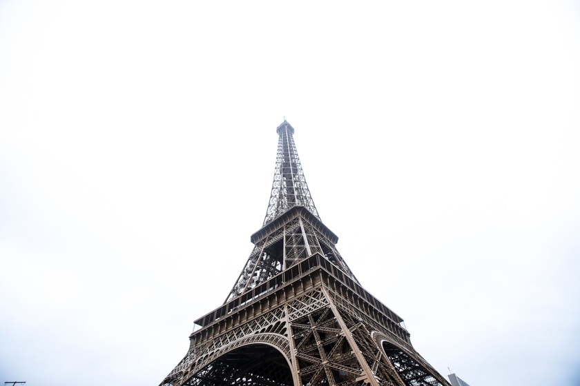 Workers strike at Paris ' Eiffel Tower - RIPRODUZIONE RISERVATA