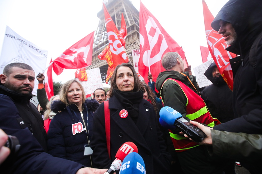 Workers strike at Paris ' Eiffel Tower - RIPRODUZIONE RISERVATA