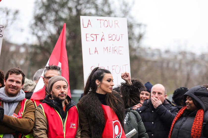 Workers strike at Paris ' Eiffel Tower - RIPRODUZIONE RISERVATA