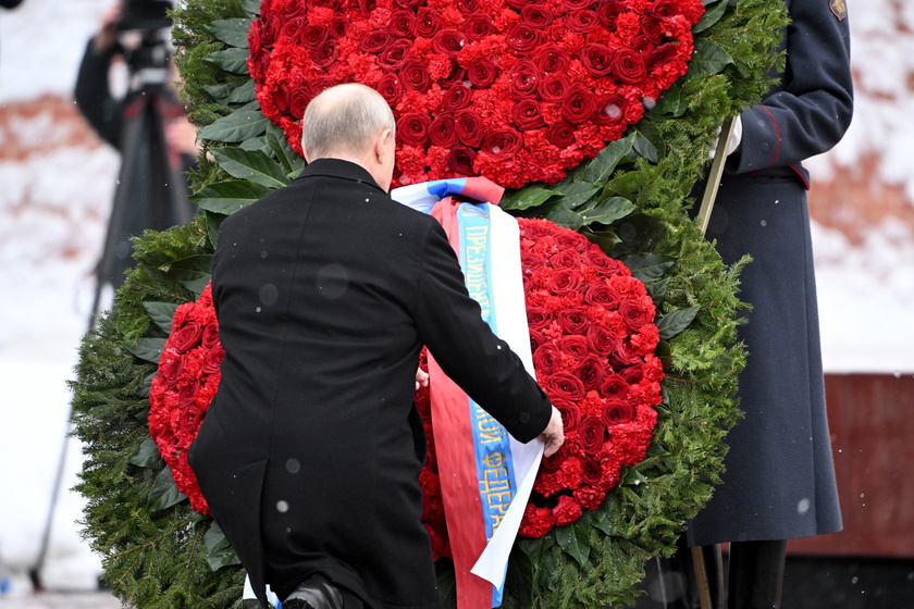 Putin attends wreath-laying ceremony on Defender of the Fatherland Day - RIPRODUZIONE RISERVATA