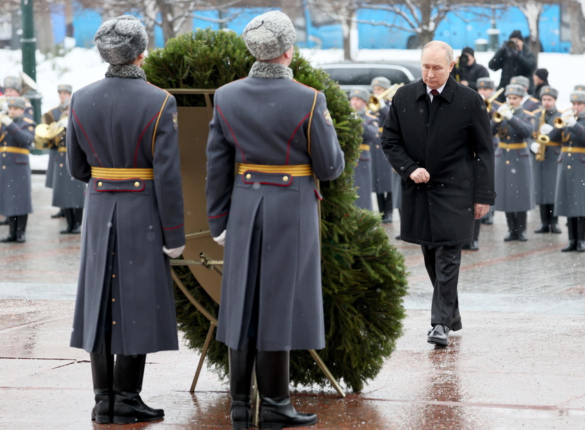 Putin attends wreath-laying ceremony on Defender of the Fatherland Day - RIPRODUZIONE RISERVATA