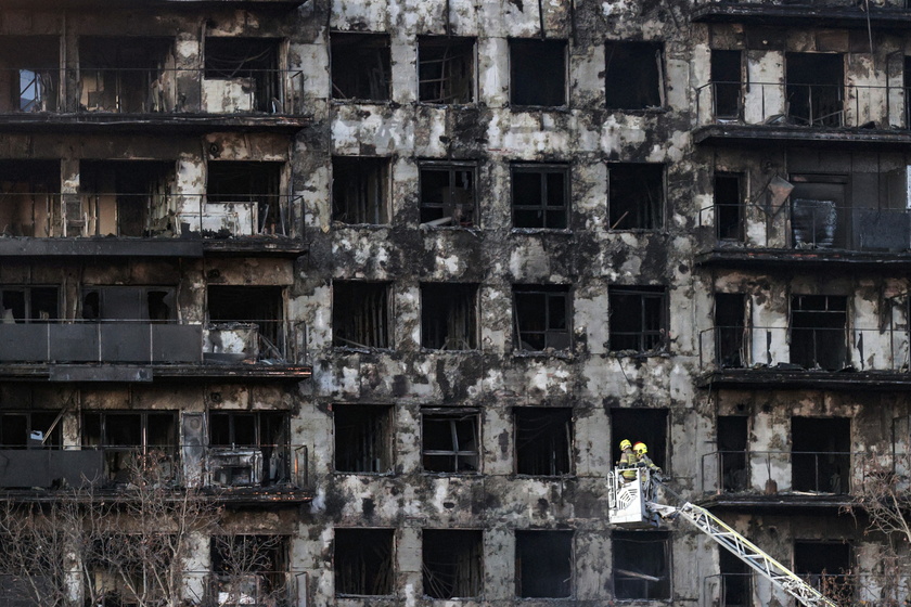 Fire in Valencia 's residential blocks leaves four dead and 19 missing - RIPRODUZIONE RISERVATA