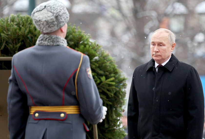 Putin attends wreath-laying ceremony on Defender of the Fatherland Day - RIPRODUZIONE RISERVATA