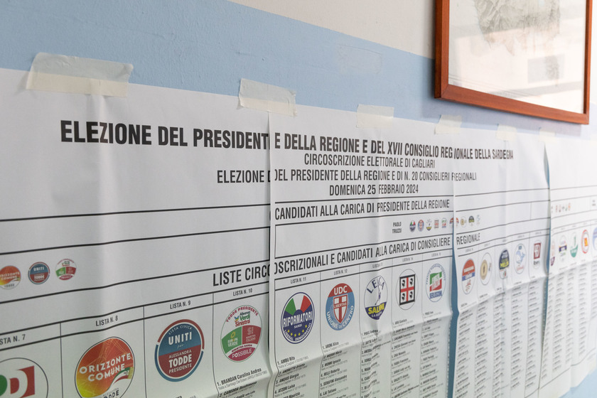 Seggi aperti in Sardegna, al via il voto per le regionali - RIPRODUZIONE RISERVATA