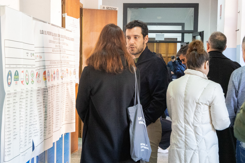 Seggi aperti in Sardegna, al via il voto per le regionali - RIPRODUZIONE RISERVATA