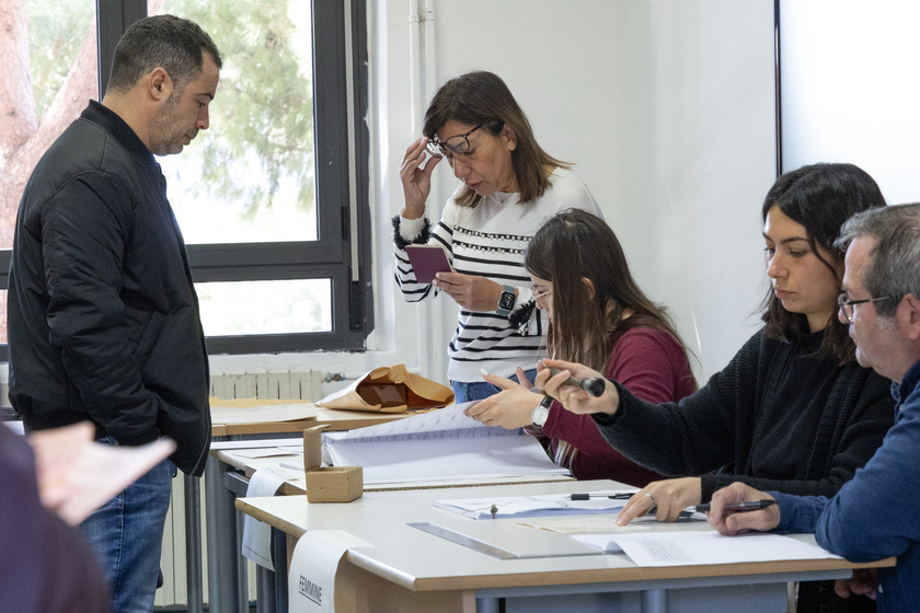 Seggi aperti in Sardegna, al via il voto per le regionali - RIPRODUZIONE RISERVATA