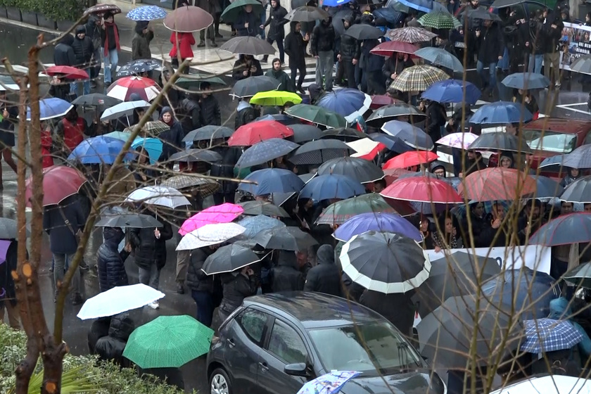 Corteo per Cutro, giustizia e verità e basta morti in mare - RIPRODUZIONE RISERVATA