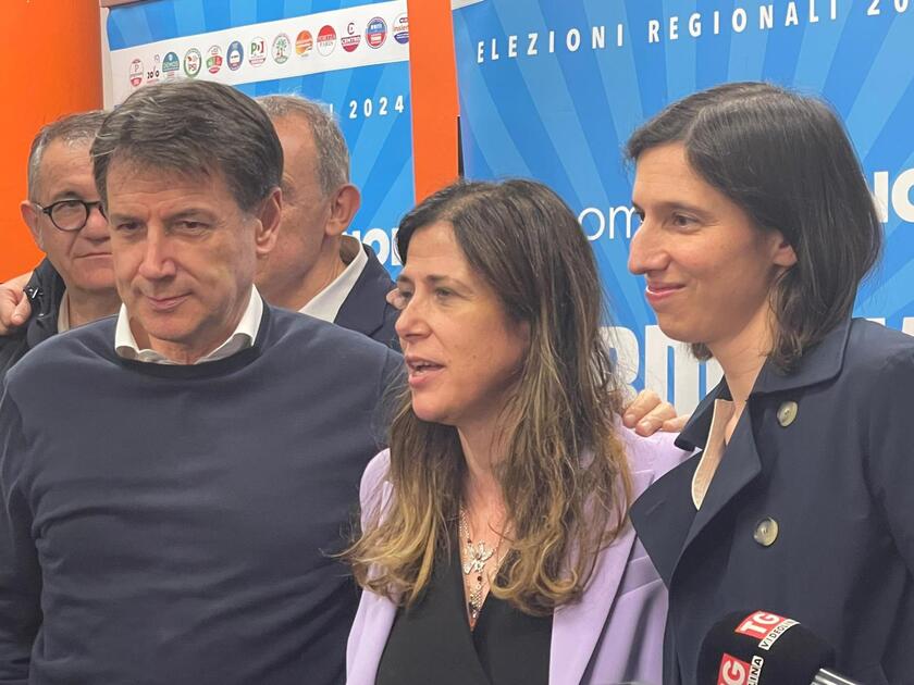 Todde, Schlein e Conte nella sede elettorale di Todde sono il primo presidente donna della Sardegna - RIPRODUZIONE RISERVATA