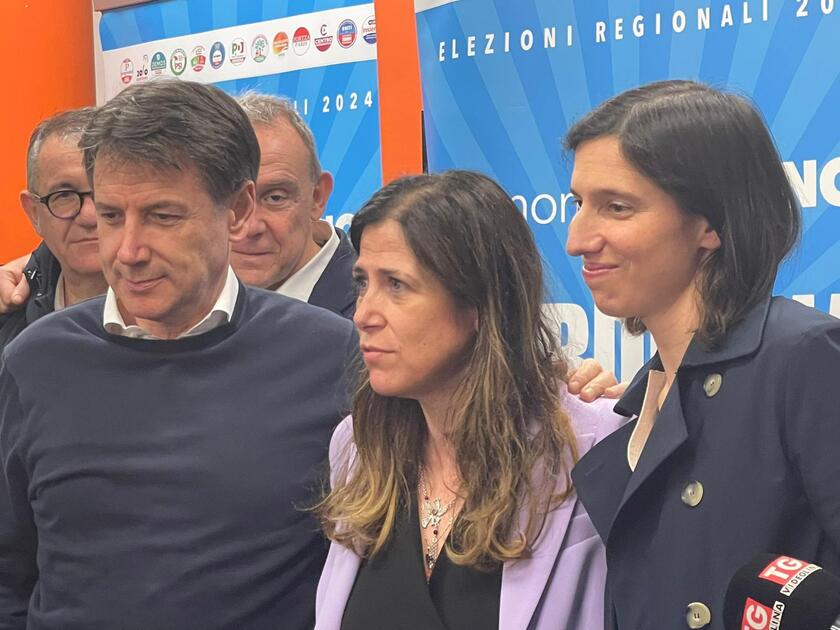 Todde, Schlein e Conte nella sede elettorale di Todde sono il primo presidente donna della Sardegna - RIPRODUZIONE RISERVATA