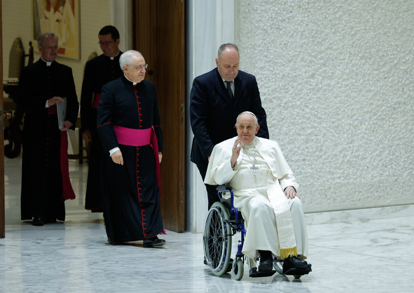 Il Papa,  'sono ancora un po ' raffreddato ' - RIPRODUZIONE RISERVATA