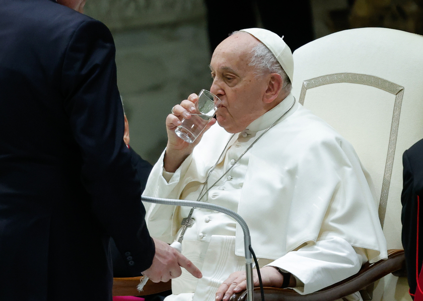 Il Papa,  'sono ancora un po ' raffreddato ' - RIPRODUZIONE RISERVATA