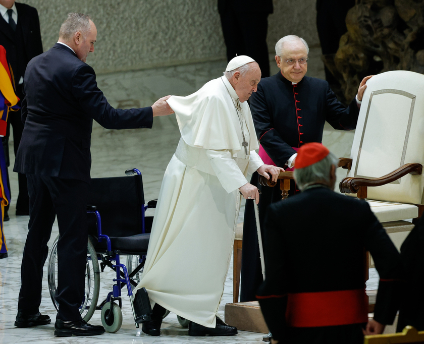 Il Papa,  'sono ancora un po ' raffreddato ' - RIPRODUZIONE RISERVATA