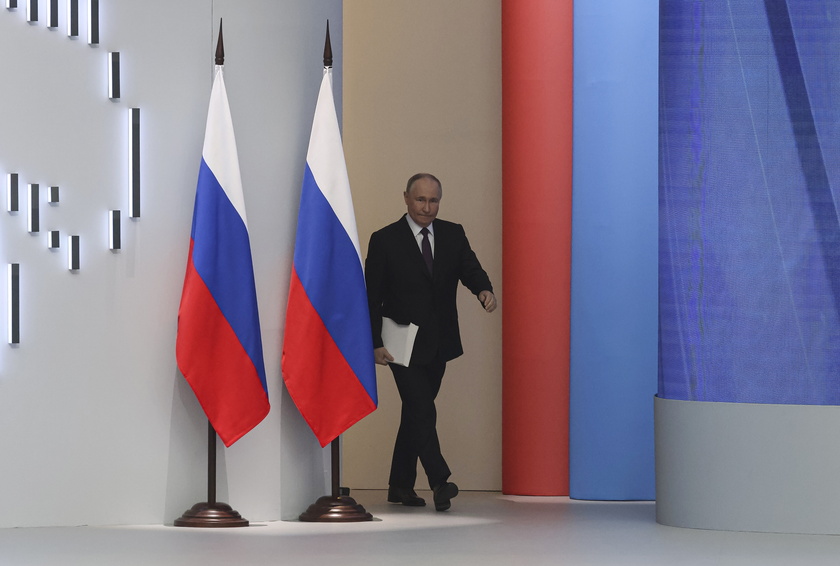 Russian President Vladimir Putin addresses the Federal Assembly - RIPRODUZIONE RISERVATA