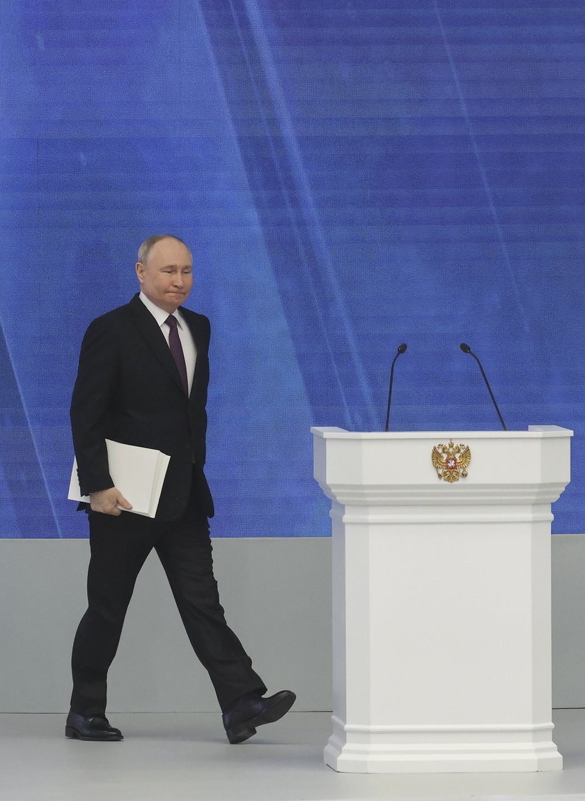 Russian President Vladimir Putin addresses the Federal Assembly - RIPRODUZIONE RISERVATA