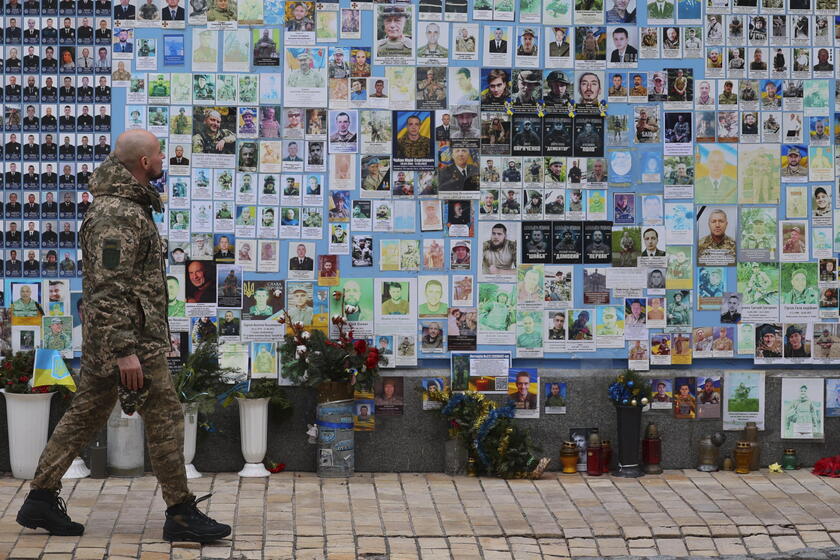 Memorial to fallen Ukrainian soldiers in Kyiv © ANSA/EPA