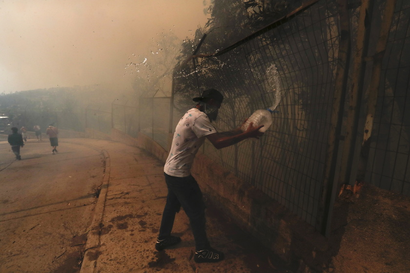 Forest fires in Chile 's Vina del Mar region - RIPRODUZIONE RISERVATA