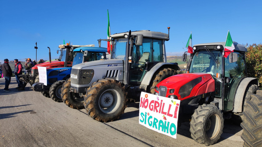 Protesta trattori, presidio sulla Sciacca-Palermo - RIPRODUZIONE RISERVATA