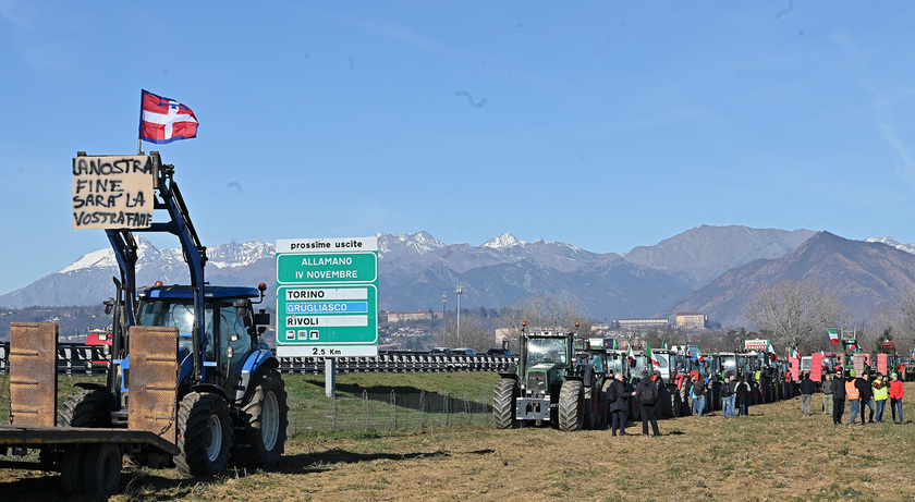 Protesta trattori a Torino - RIPRODUZIONE RISERVATA