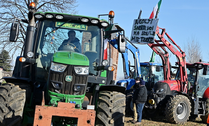 Protesta trattori a Torino - RIPRODUZIONE RISERVATA