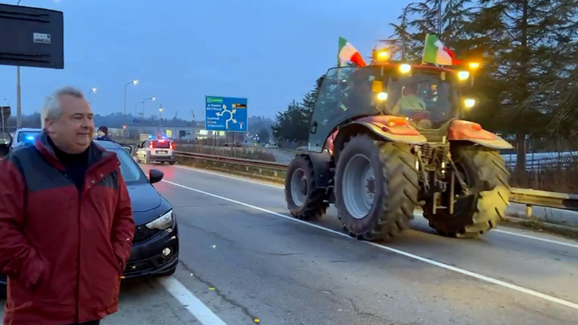 Protesta trattori, dalla Valdichiana in corteo verso Roma - RIPRODUZIONE RISERVATA