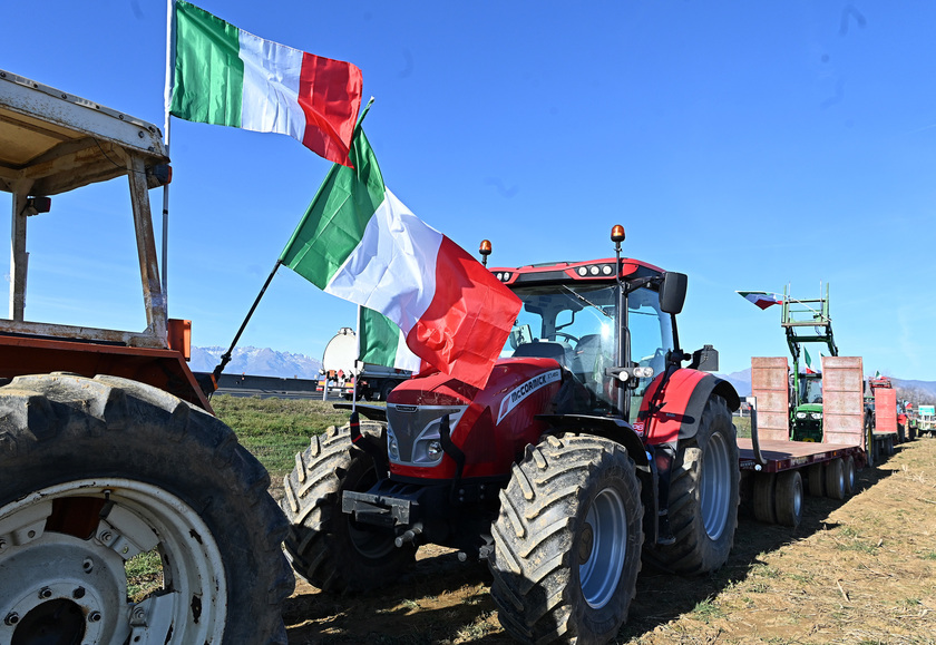 Protesta trattori a Torino - RIPRODUZIONE RISERVATA