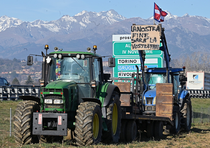 Protesta trattori a Torino - RIPRODUZIONE RISERVATA