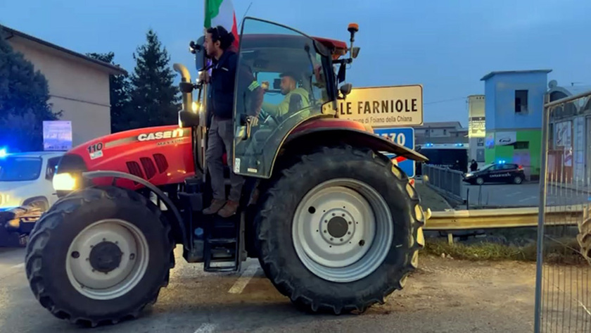 Protesta trattori, dalla Valdichiana in corteo verso Roma - RIPRODUZIONE RISERVATA